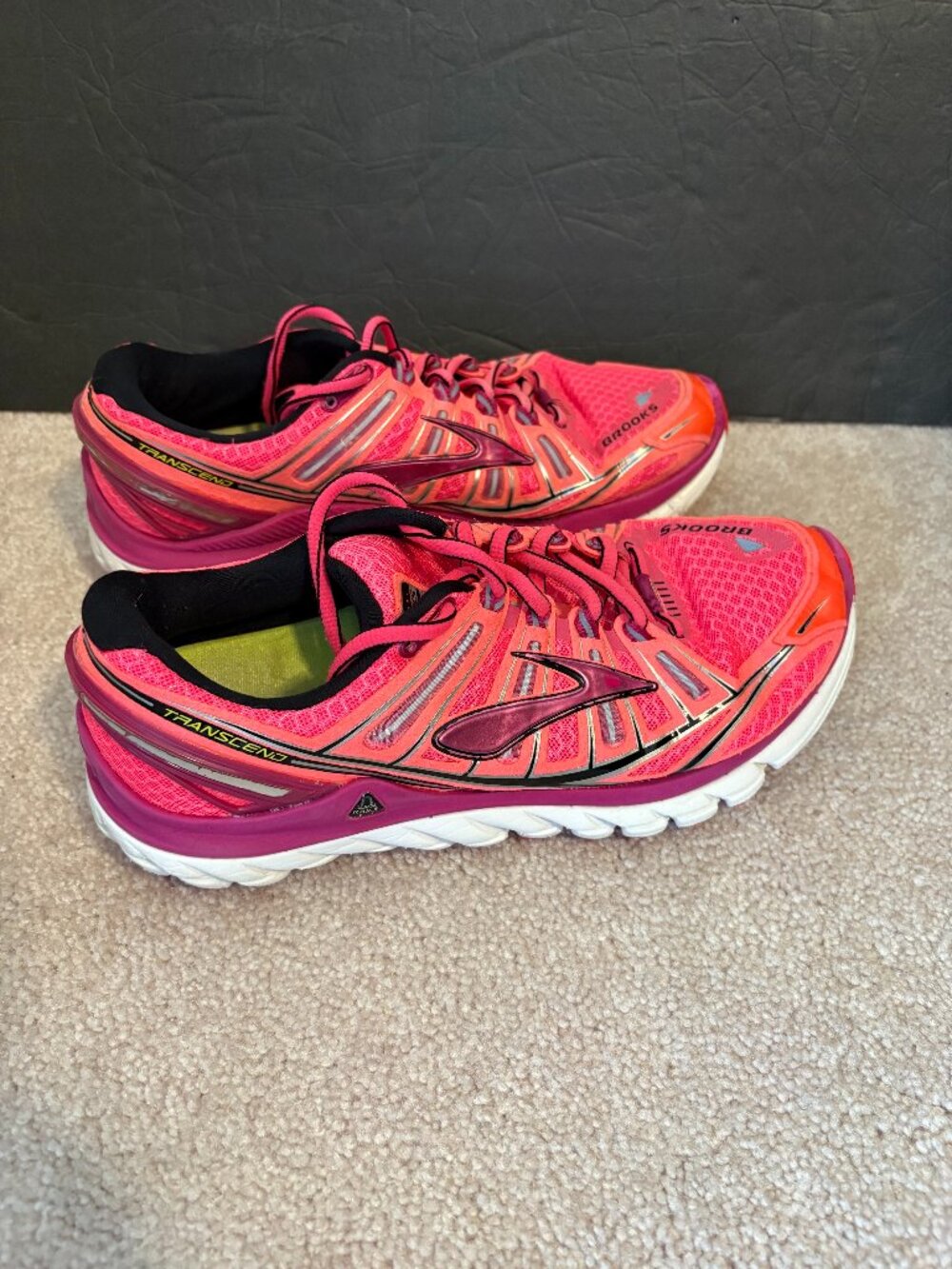 Brooks Transcend Women's Running Shoes Size 8.5 Fluorescent Pink 1201501B878
